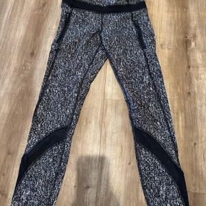 Lululemon - Black and white Athletic Leggings